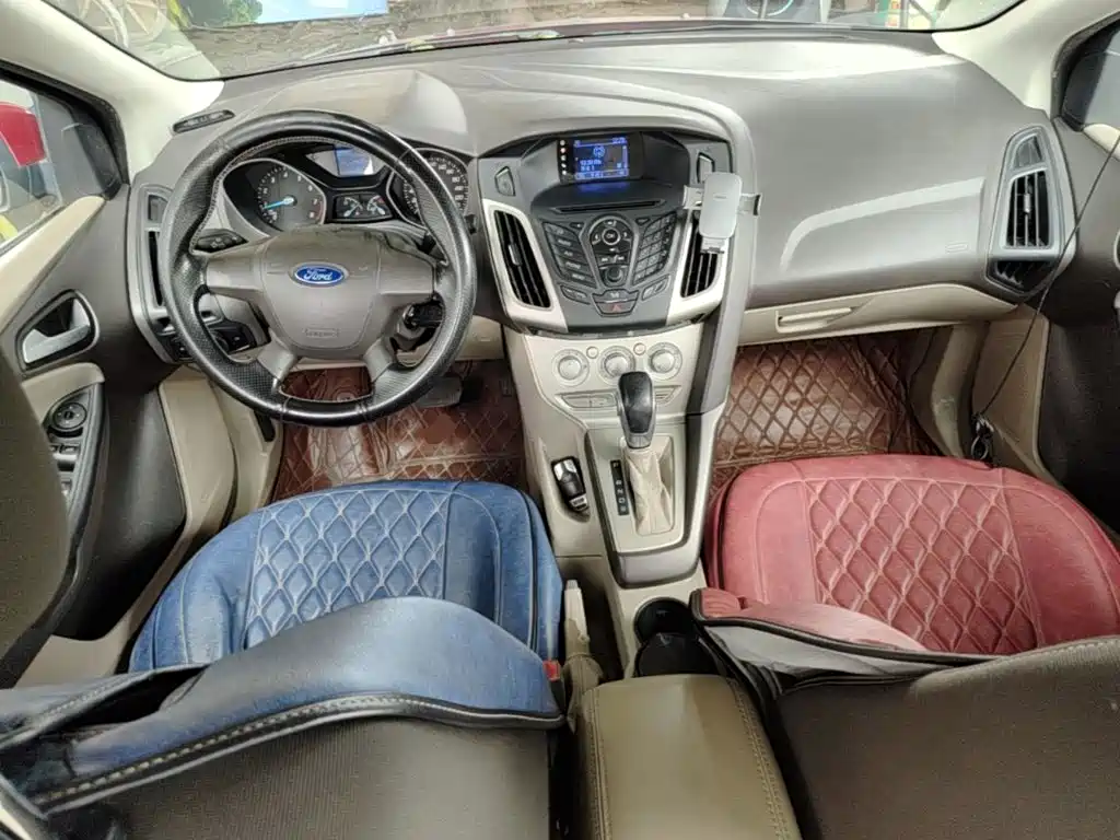 Ford Focus 2015 — фото 16