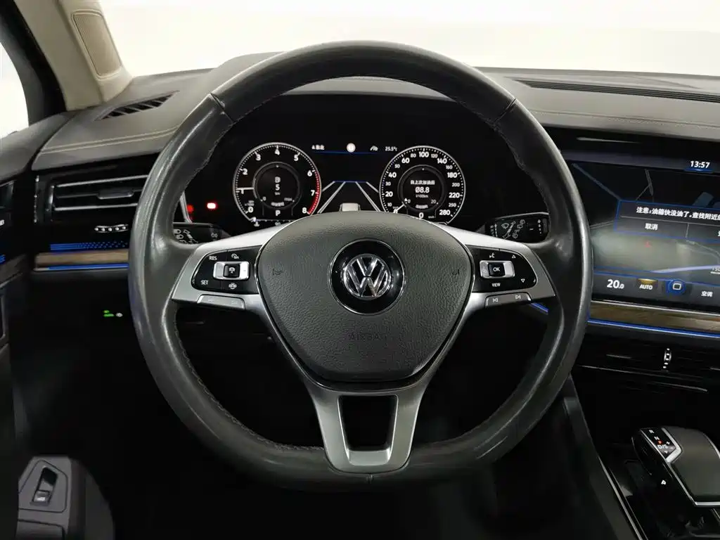 Volkswagen Touareg 2020 — фото 11