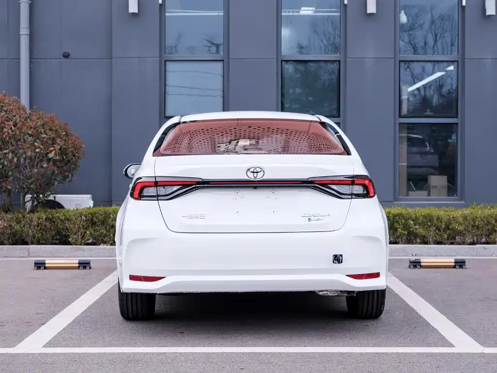 Toyota Corolla — фото 4