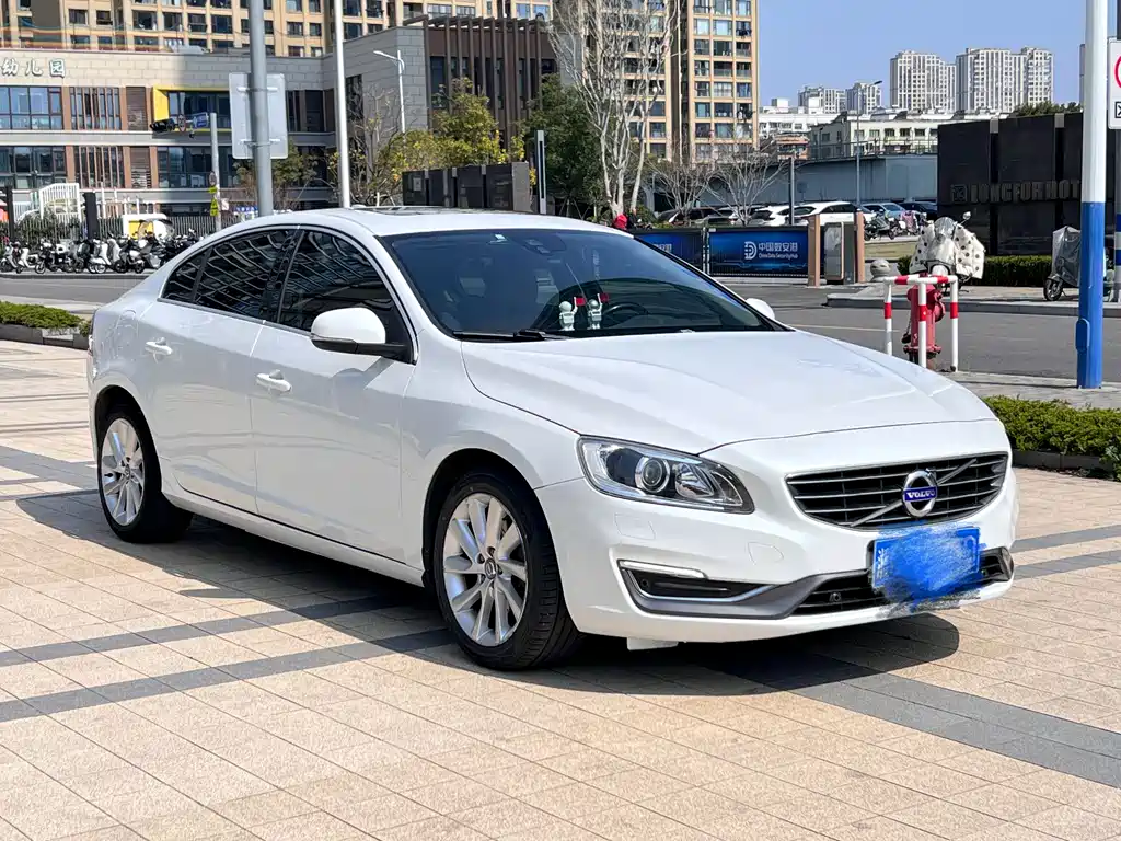 Volvo S60 2015 — фото 3