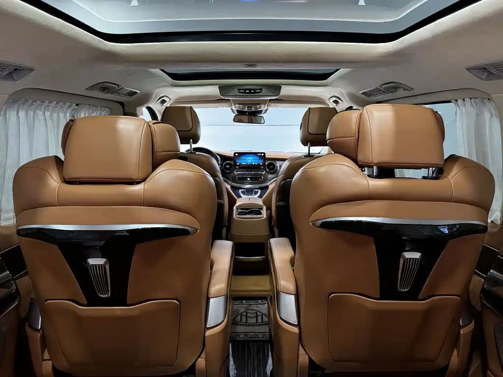 Mercedes-Benz V-Class 2021 — фото 22