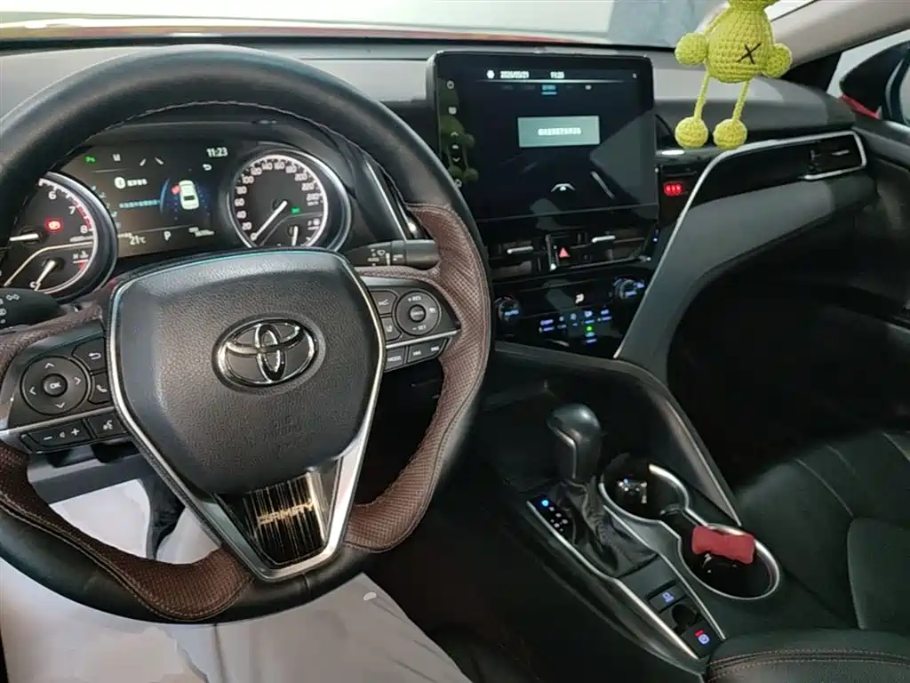 Toyota Camry 2022 — фото 10