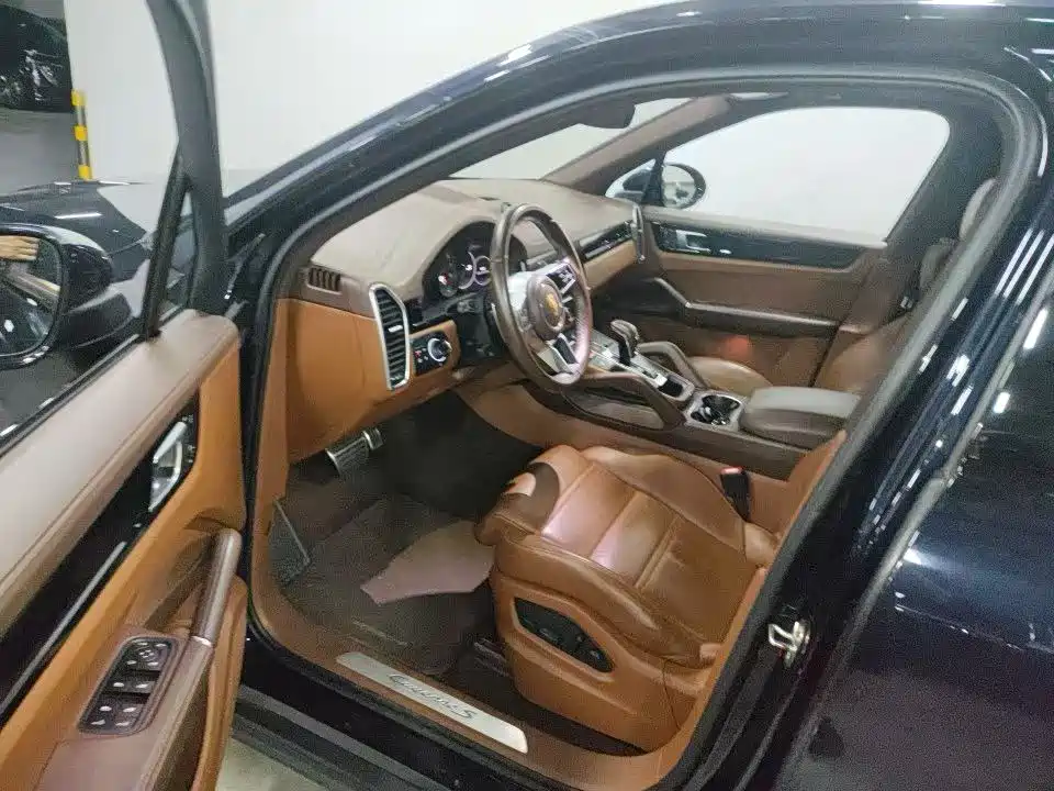 Porsche Cayenne 2022
