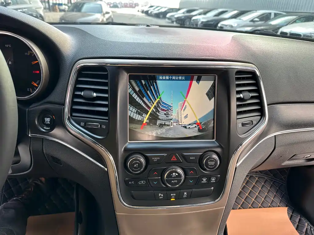Jeep Grand Cherokee 2015 — фото 15
