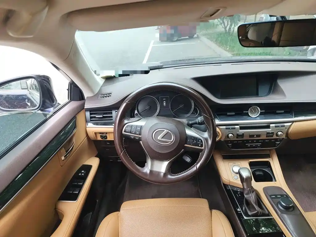Lexus ES 2017