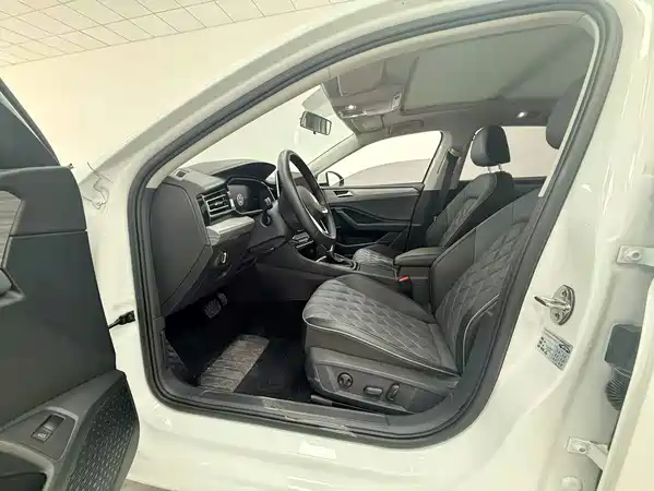 Volkswagen Sagitar 2022