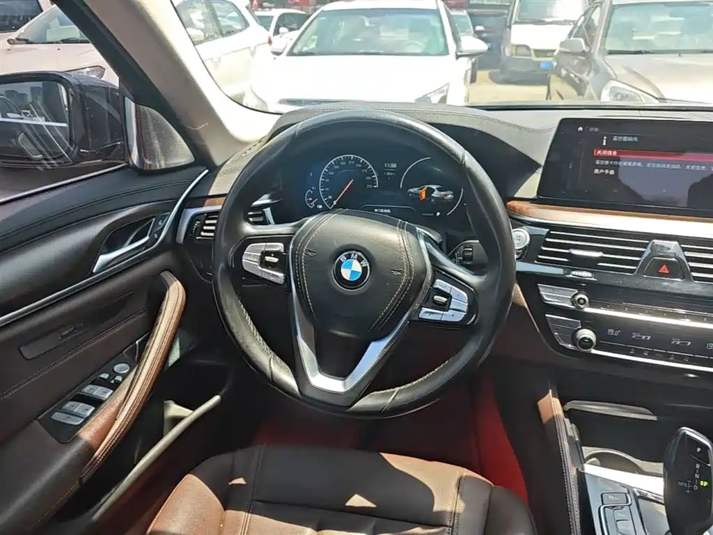 BMW 5 Series 2019 — фото 11