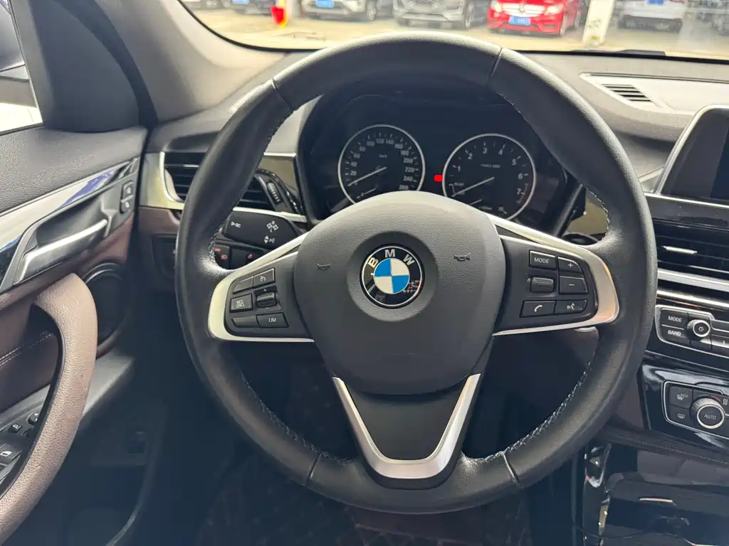 BMW X1 2018 — фото 12