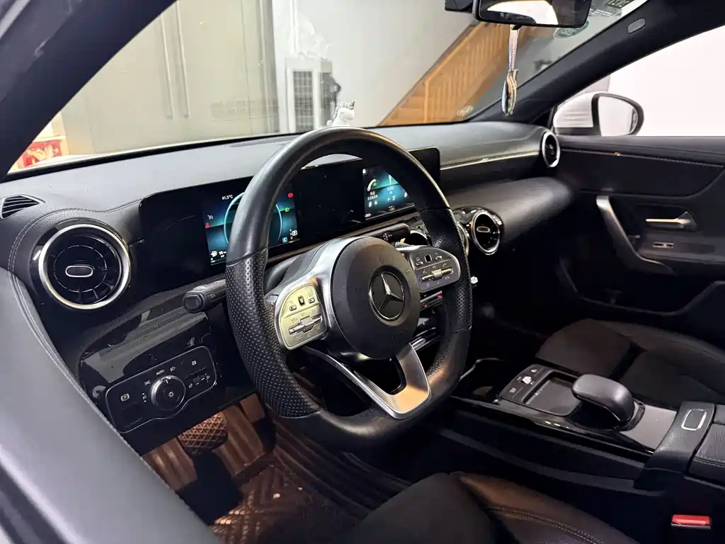 Mercedes-Benz A-Class 2019 — фото 9