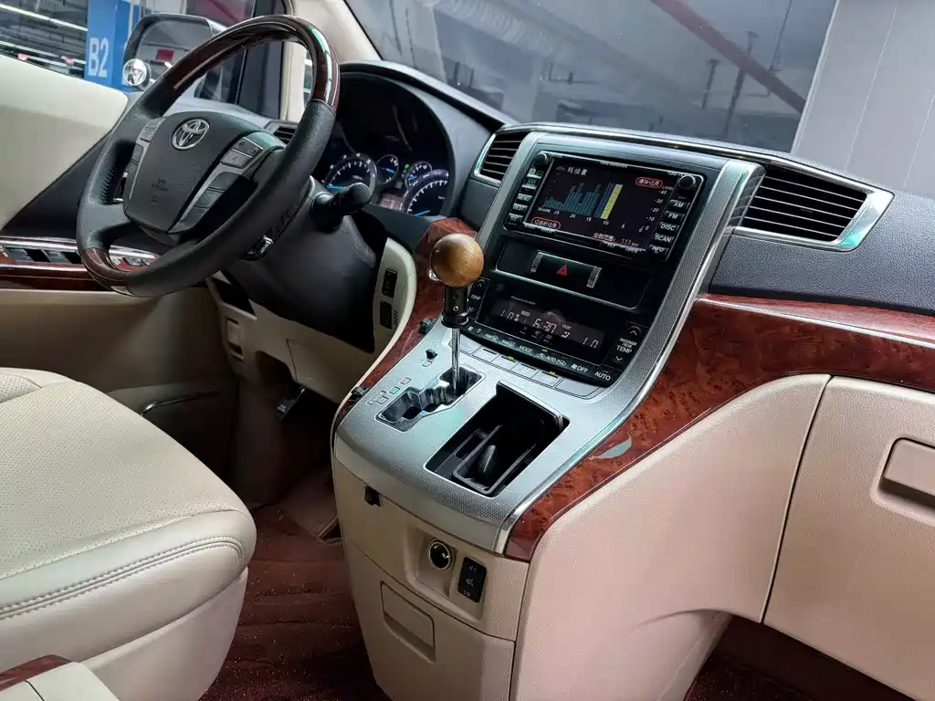 Toyota Alphard 2010 — фото 8