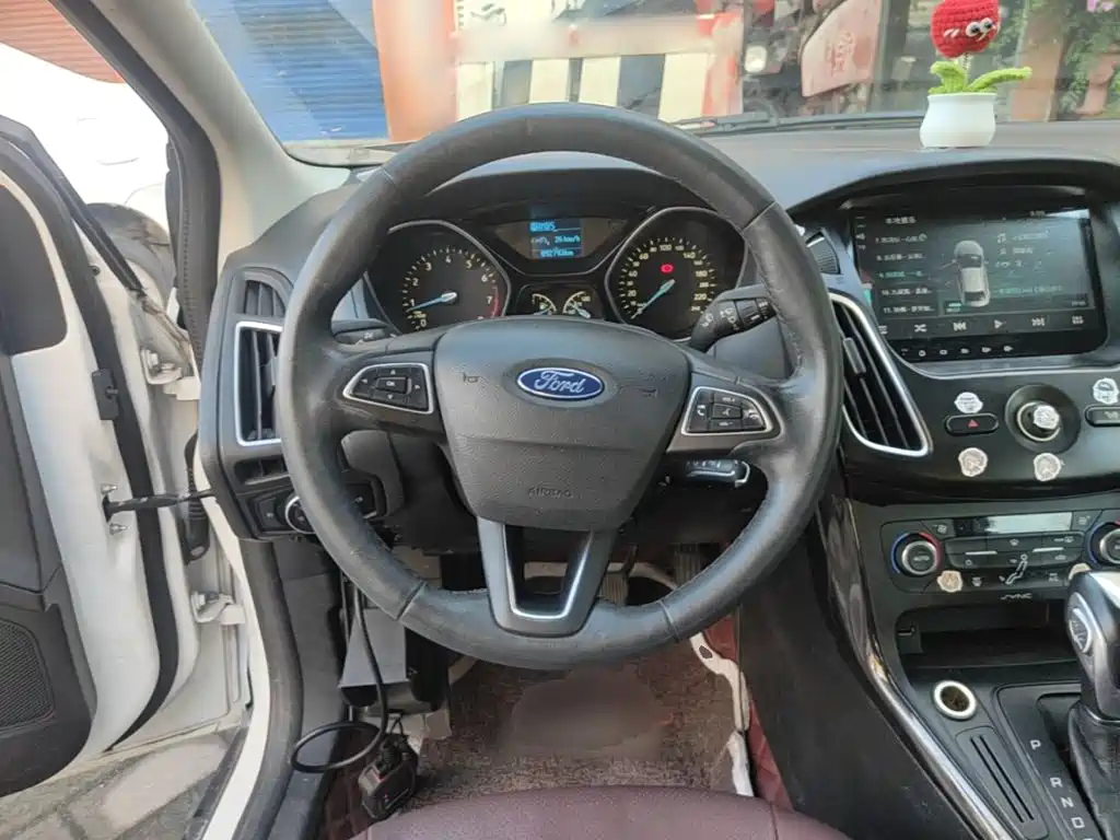 Ford Focus 2016 — фото 11
