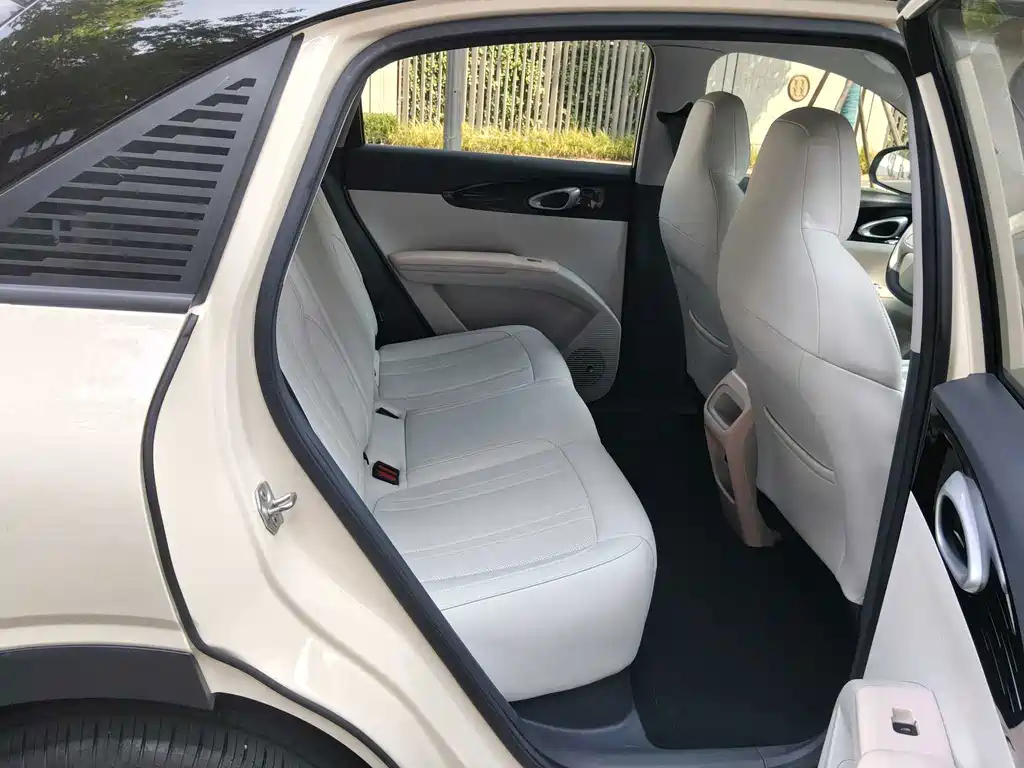 Geely Galaxy Starwish 2025 — фото 16