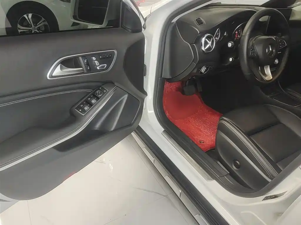 Mercedes-Benz GLA 2017 — фото 16