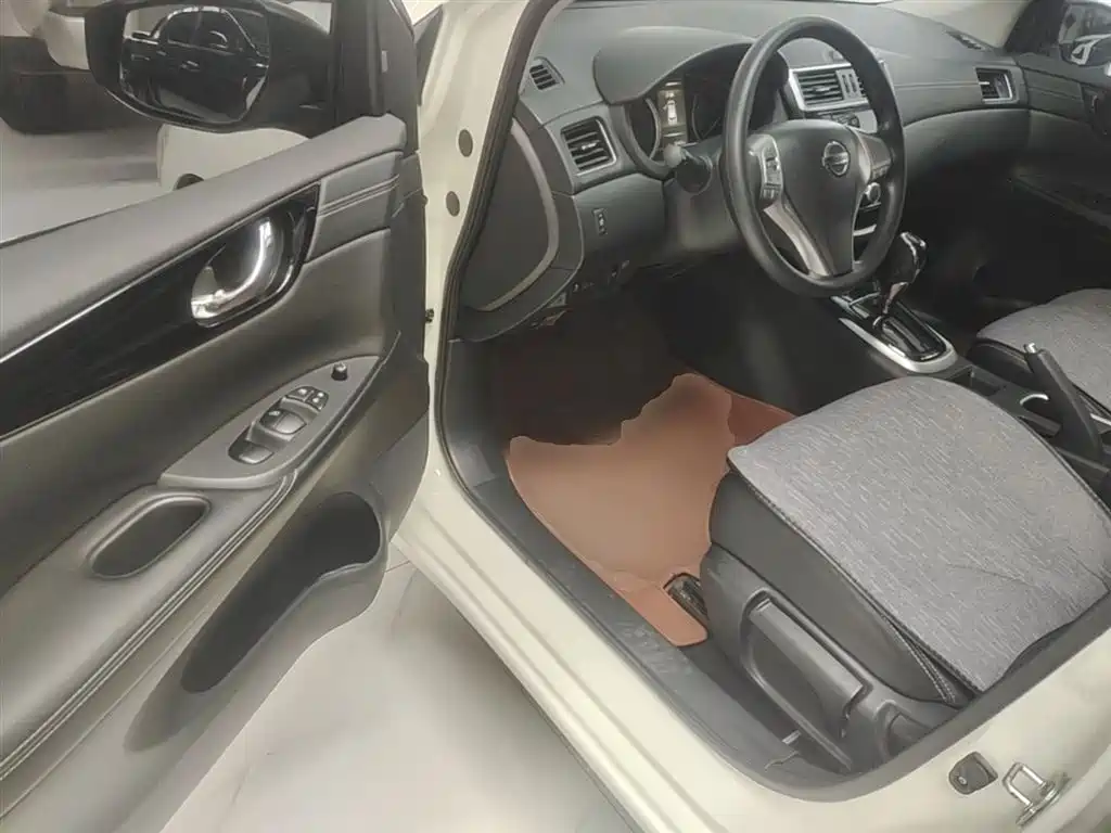 Nissan Tiida 2018 — фото 16