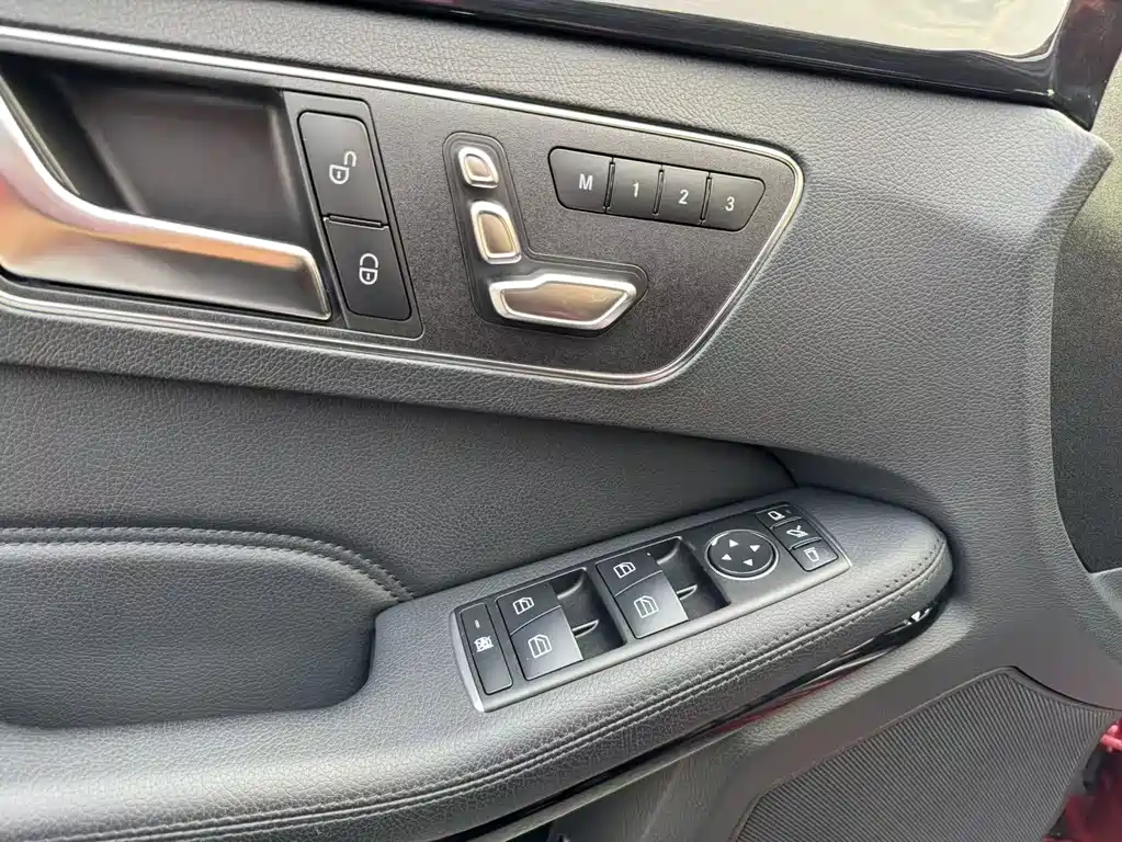 Mercedes-Benz E-Class 2016 — фото 15