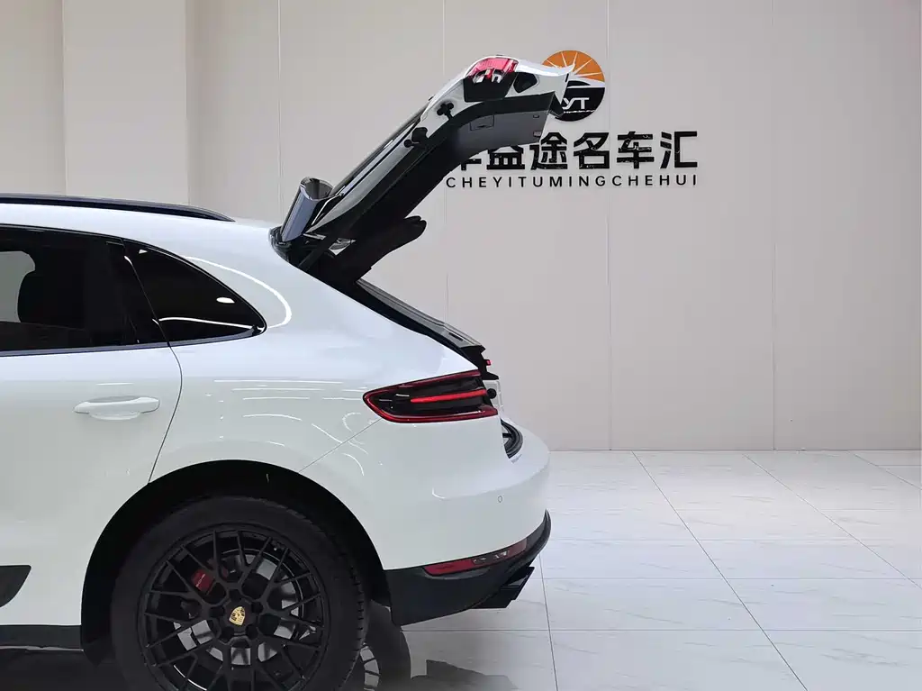 Porsche Macan 2018 — фото 22