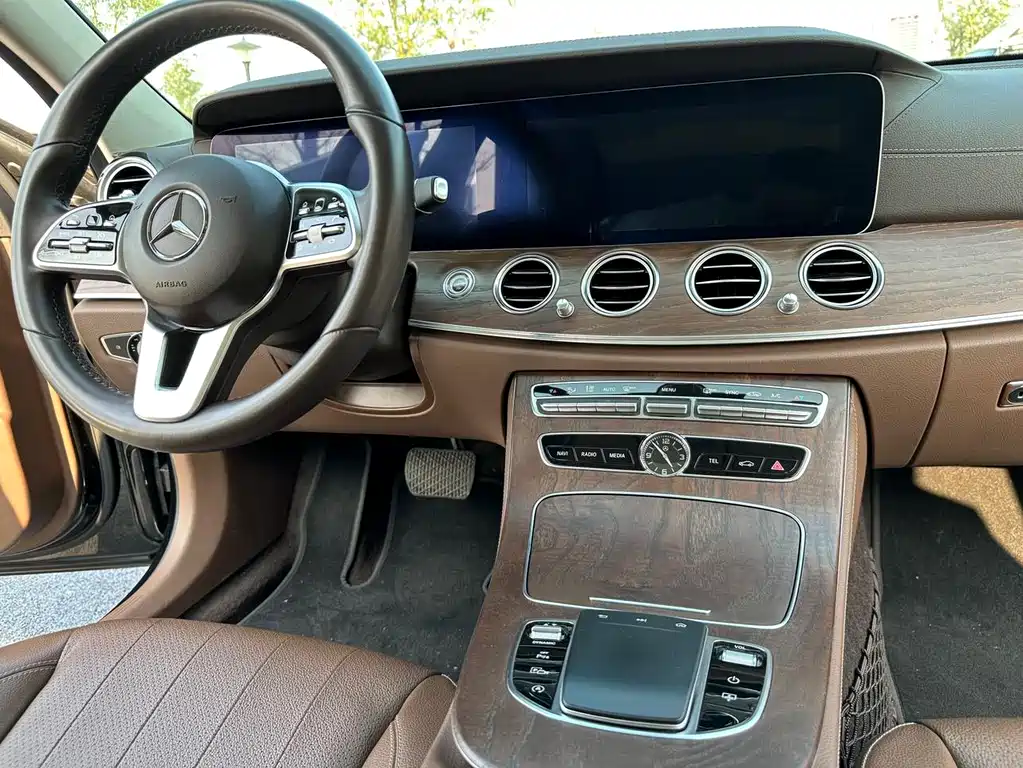Mercedes-Benz E-Class 2019 — фото 21