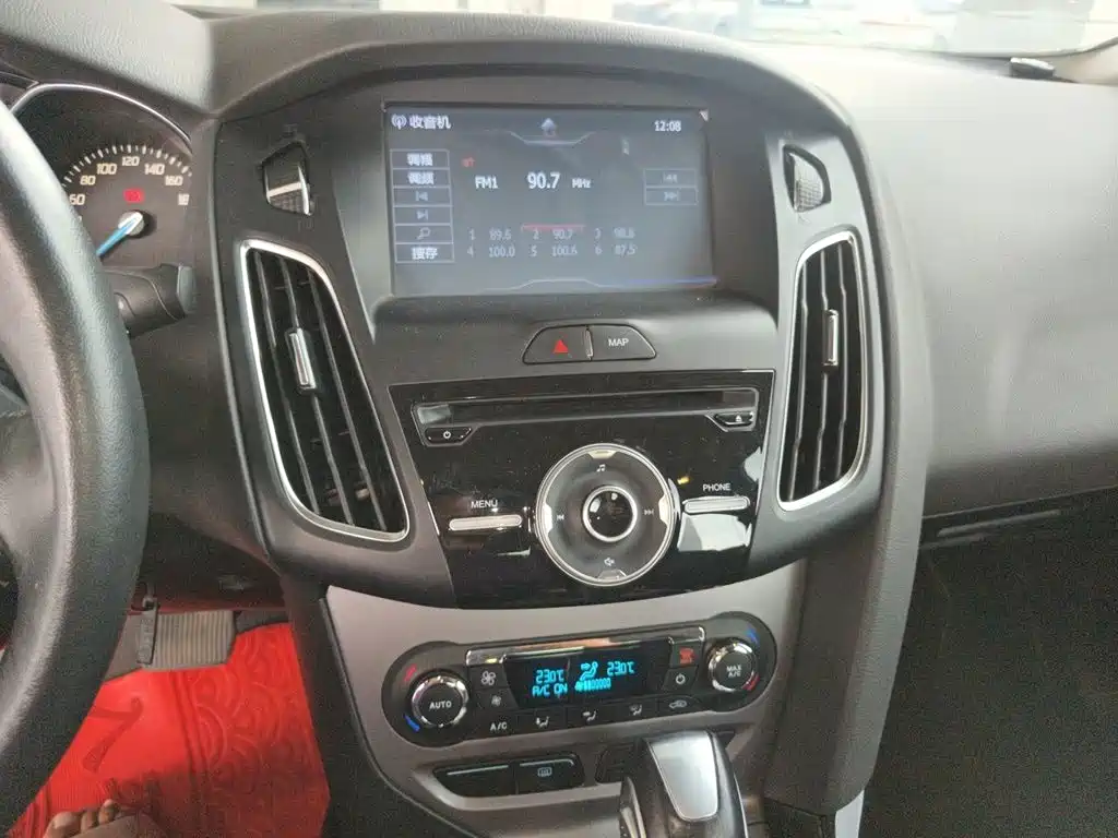 Ford Focus 2015 — фото 10
