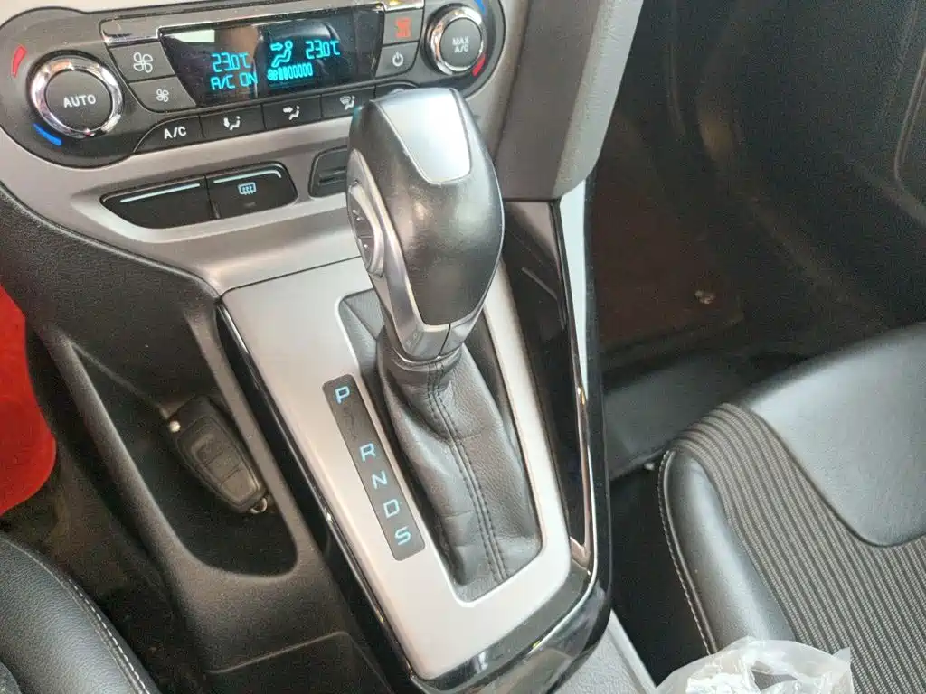 Ford Focus 2015 — фото 11