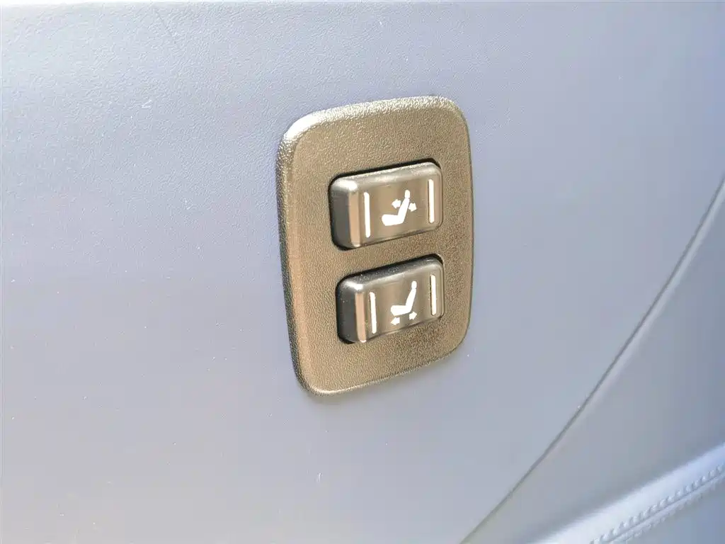 Toyota Hiace 2023 — фото 33