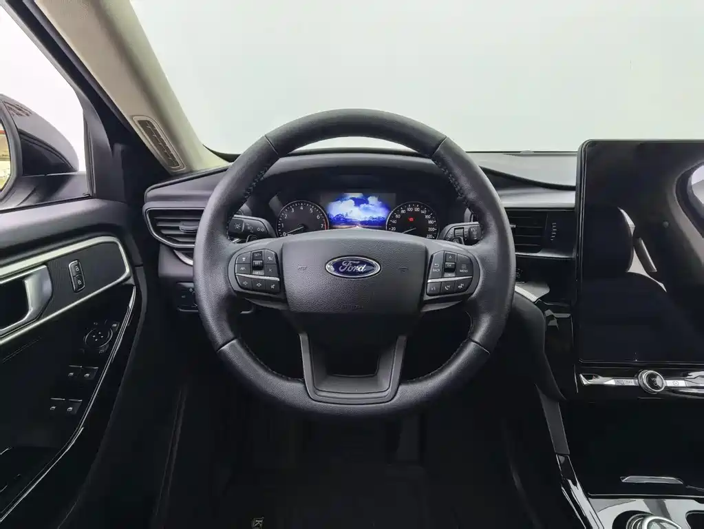 Ford Explorer 2022 — фото 13