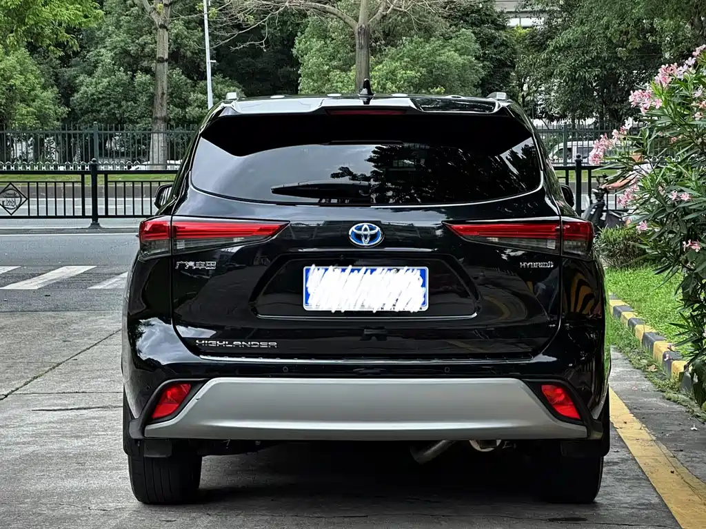 Toyota Highlander 2022 — фото 8