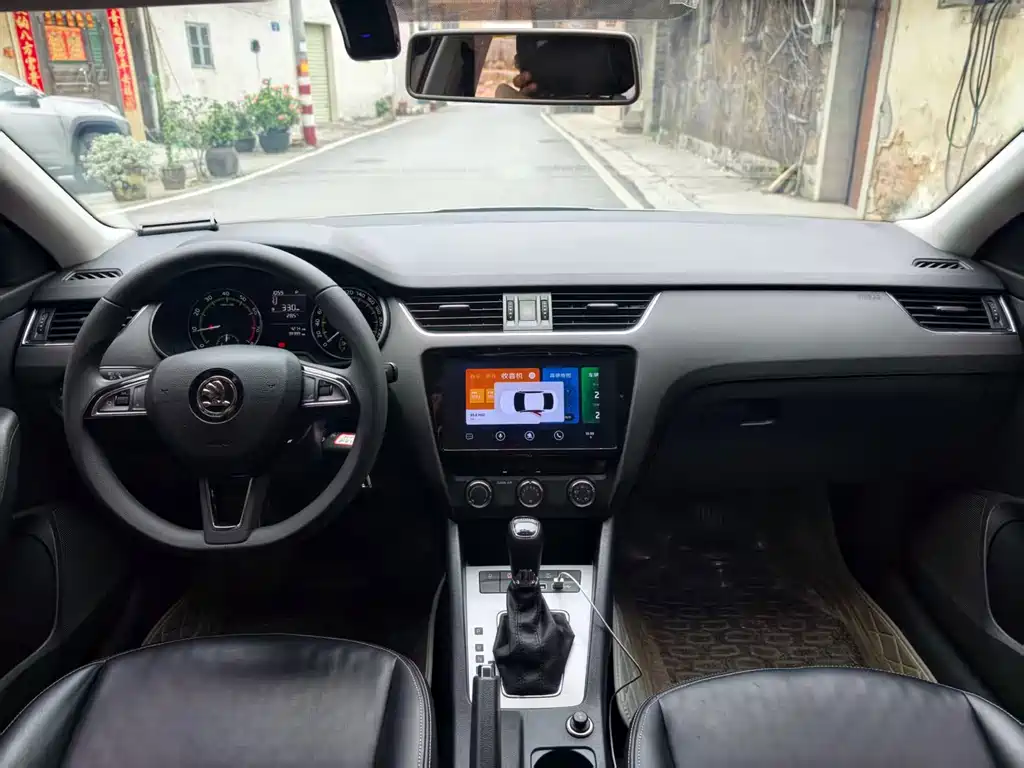 Skoda Octavia 2020 — фото 10