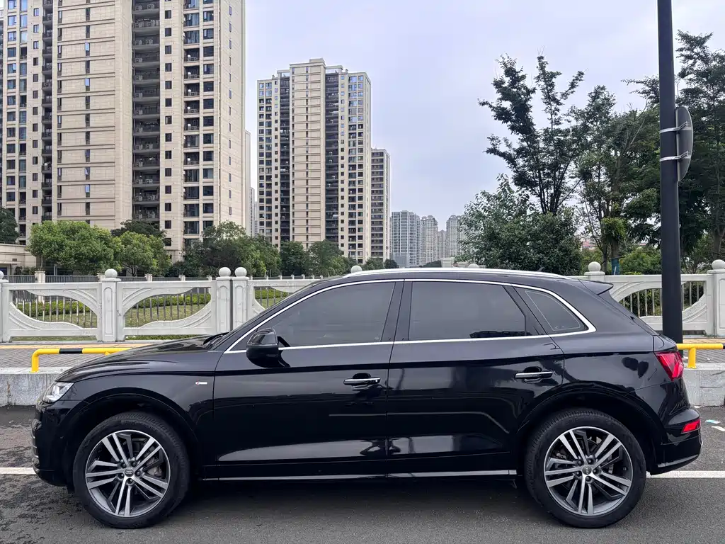 Audi Q5L 2020 — фото 8