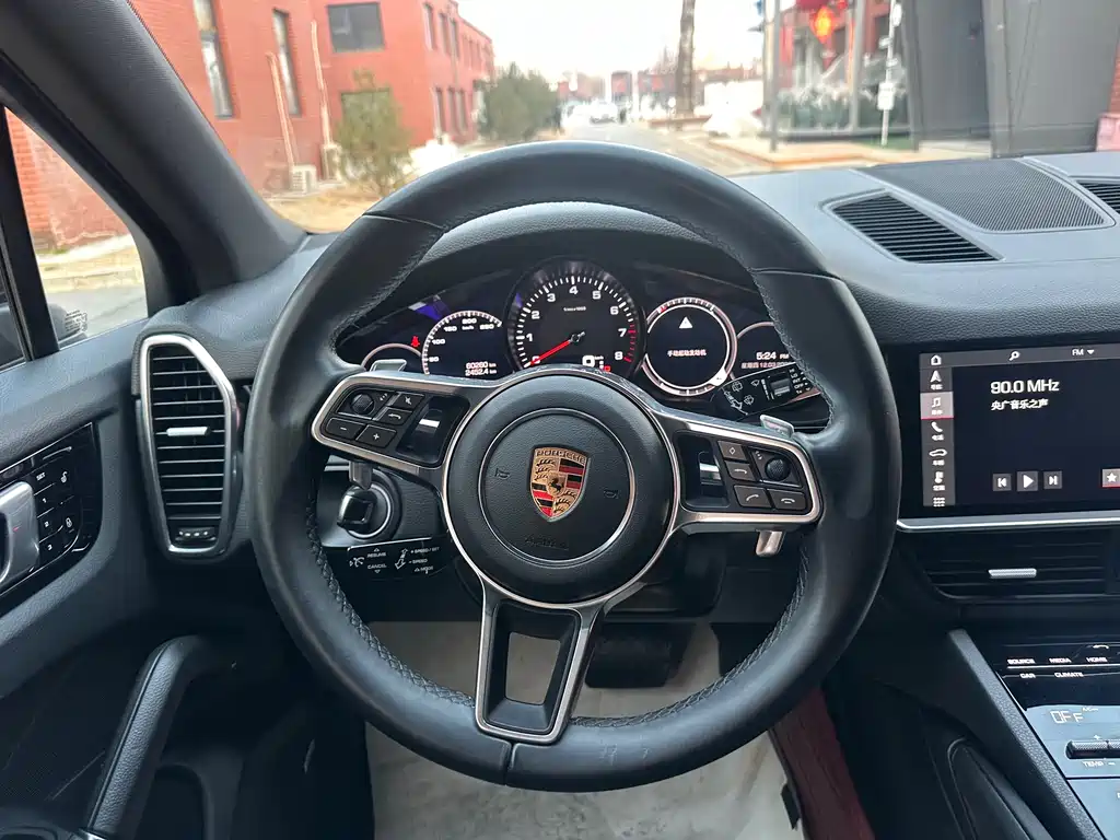 Porsche Cayenne 2018 — фото 12