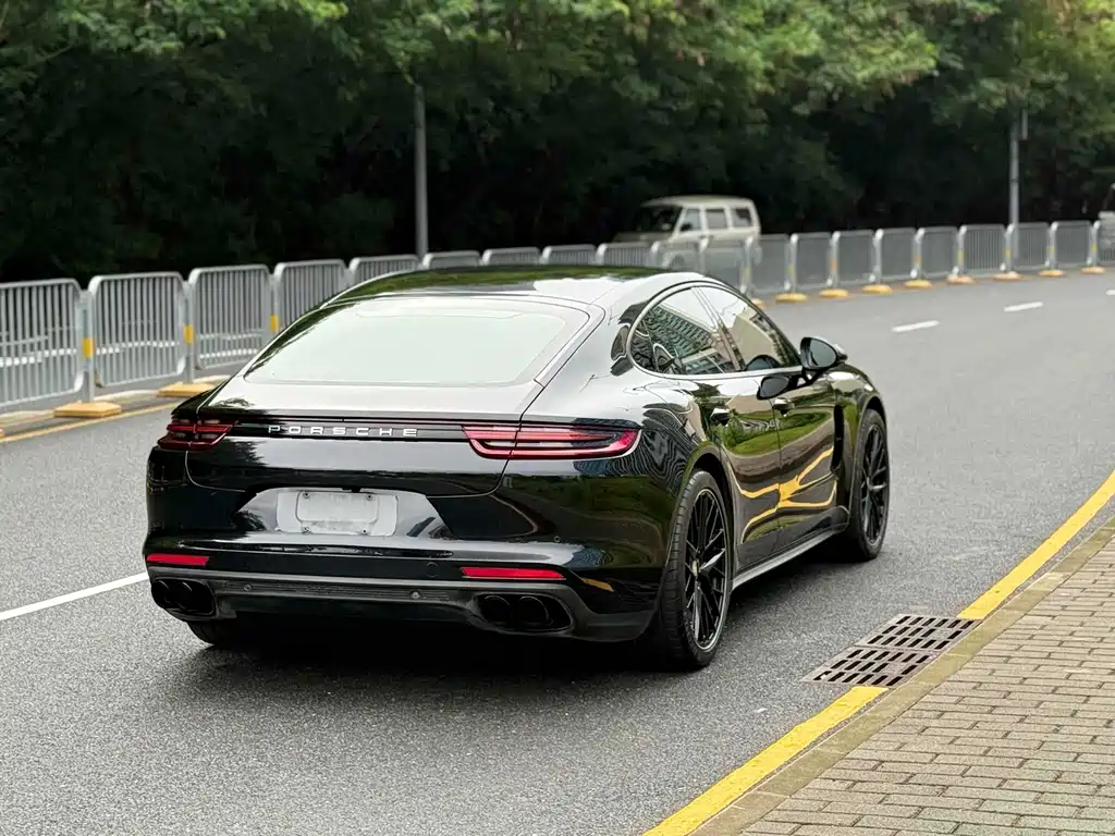 Porsche Panamera 2017 — фото 15