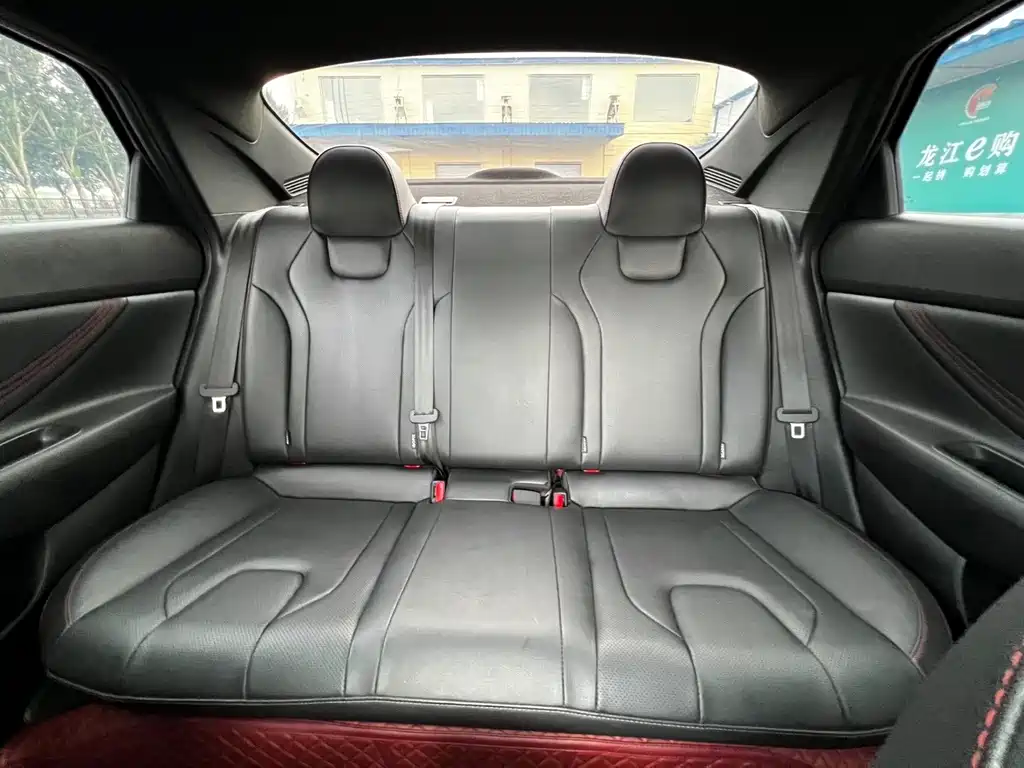 Hyundai Elantra 2023 — фото 17