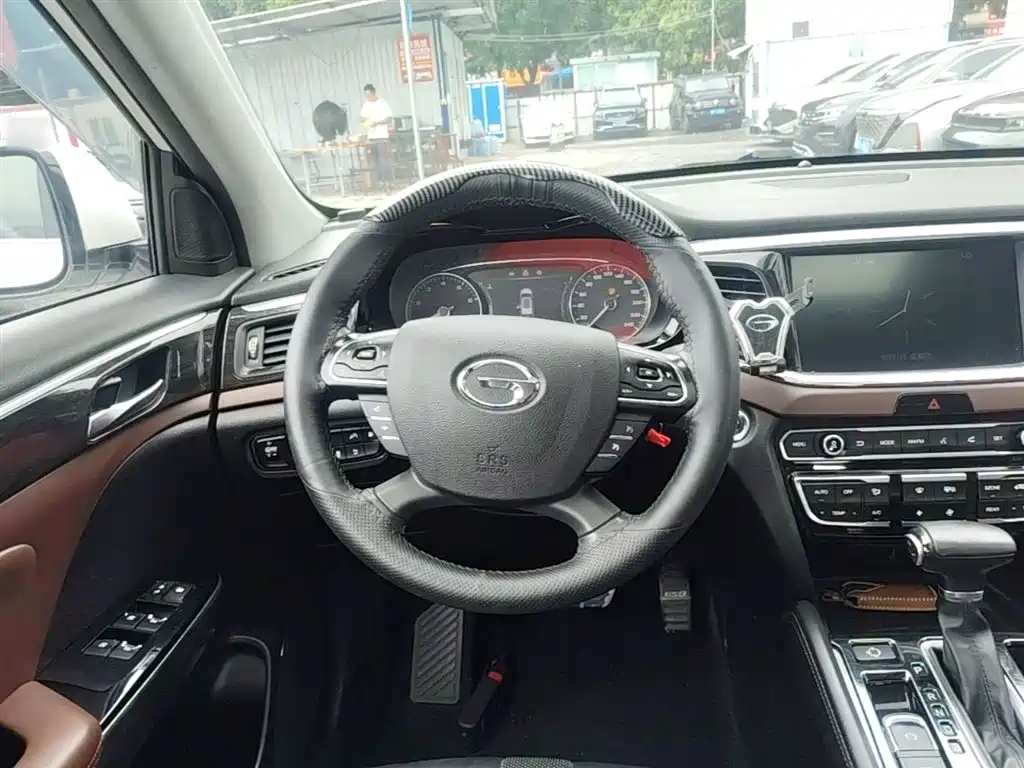 GAC Motor Trumpchi GS8 2017 — фото 11