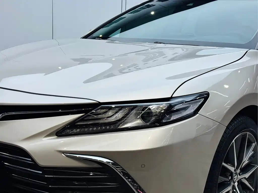 Toyota Camry 2021 — фото 24
