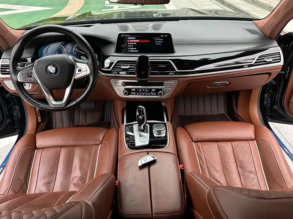 BMW 7 Series 2018 — фото 7