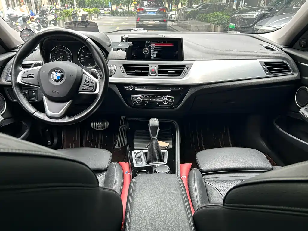 BMW 1 Series 2018 — фото 14