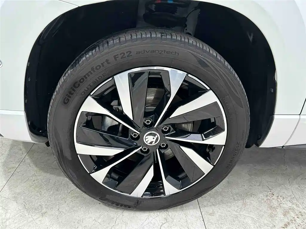 Skoda Karoq 2023 — фото 20