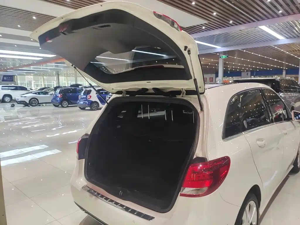 Mercedes-Benz B-Class 2018 — фото 15