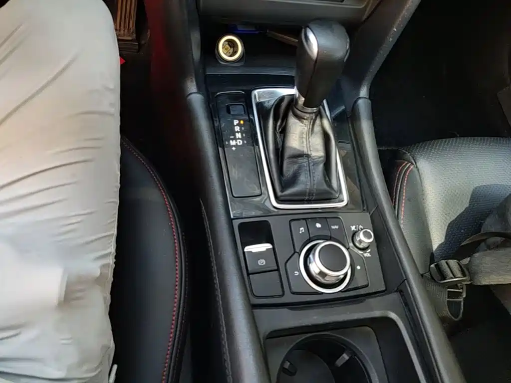 Mazda 3 Axela 2017 — фото 10