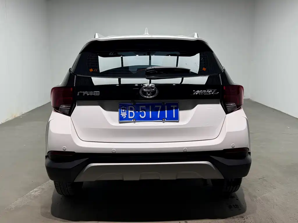 Toyota Yaris L 2022 — фото 33