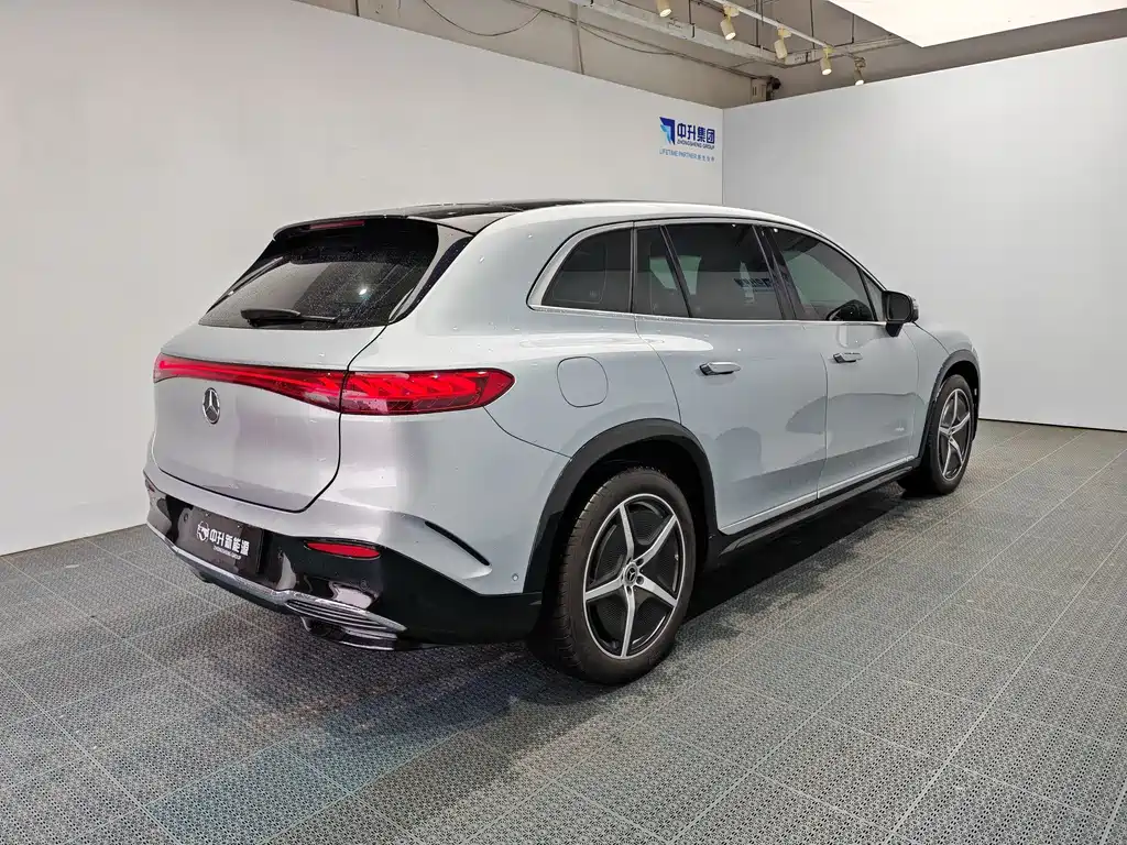 Mercedes-Benz EQS SUV 2023