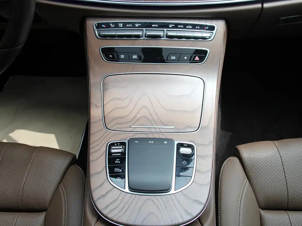 Mercedes-Benz E-Class 2022 — фото 19