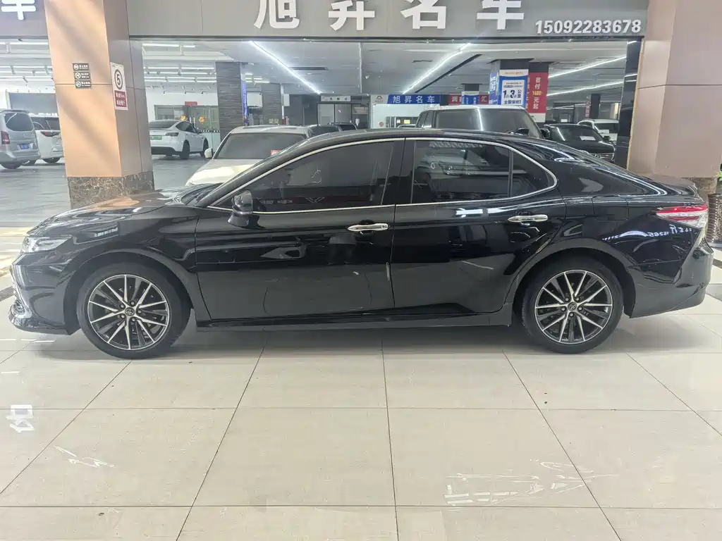 Toyota Camry 2022 — фото 4