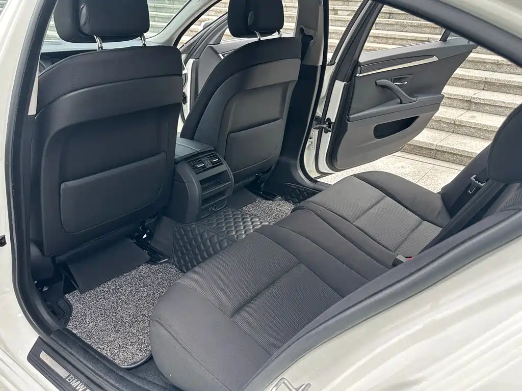 BMW 5 Series 2013 — фото 20