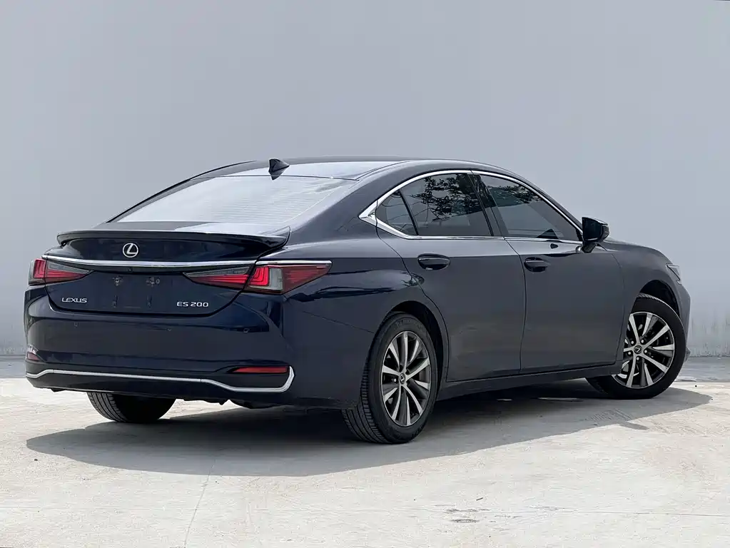Lexus ES 2020 — фото 9