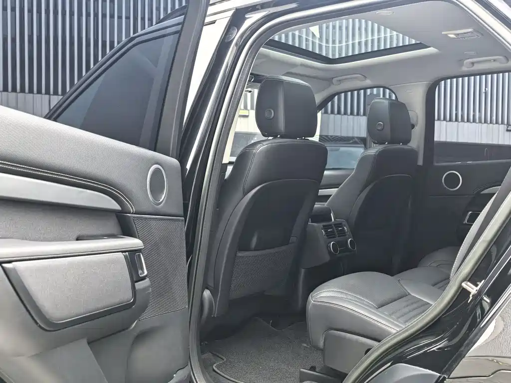 Land Rover Discovery 2023 — фото 14