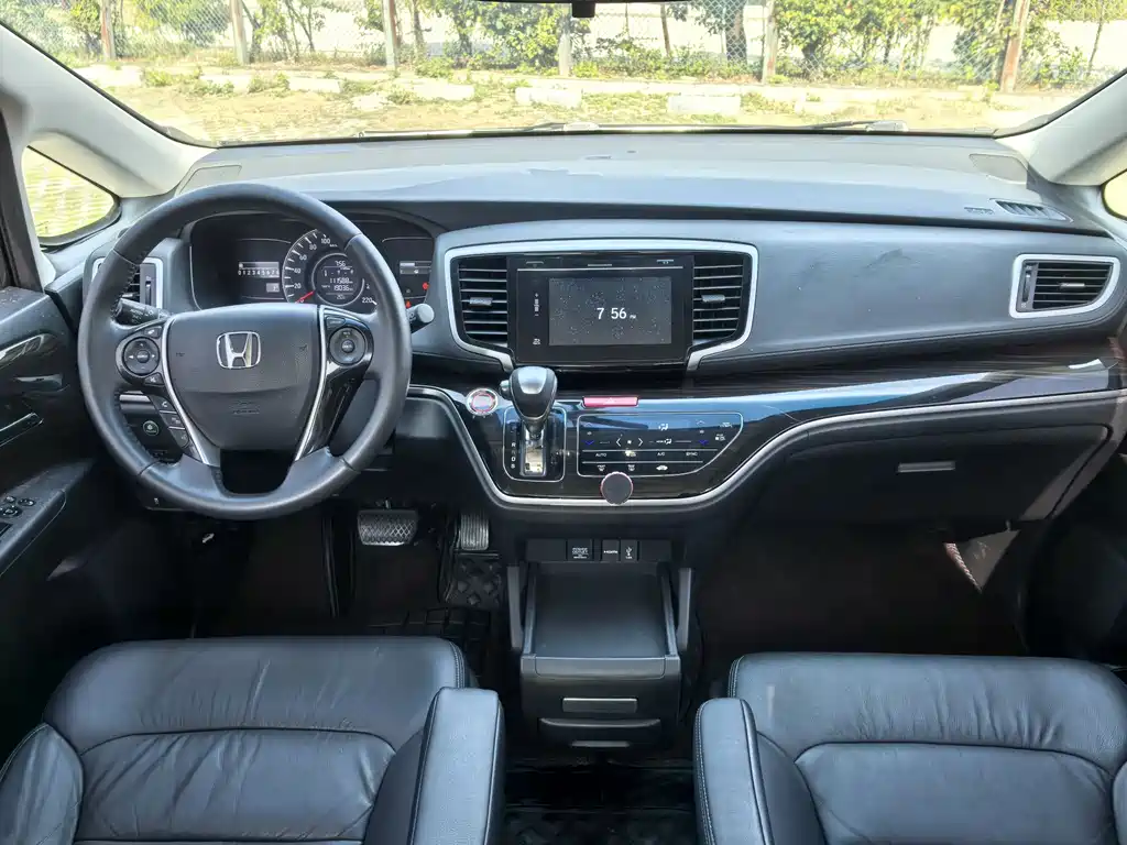 Honda Odyssey 2018 — фото 12