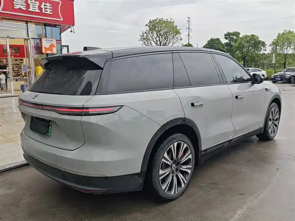 NIO ES8 2023