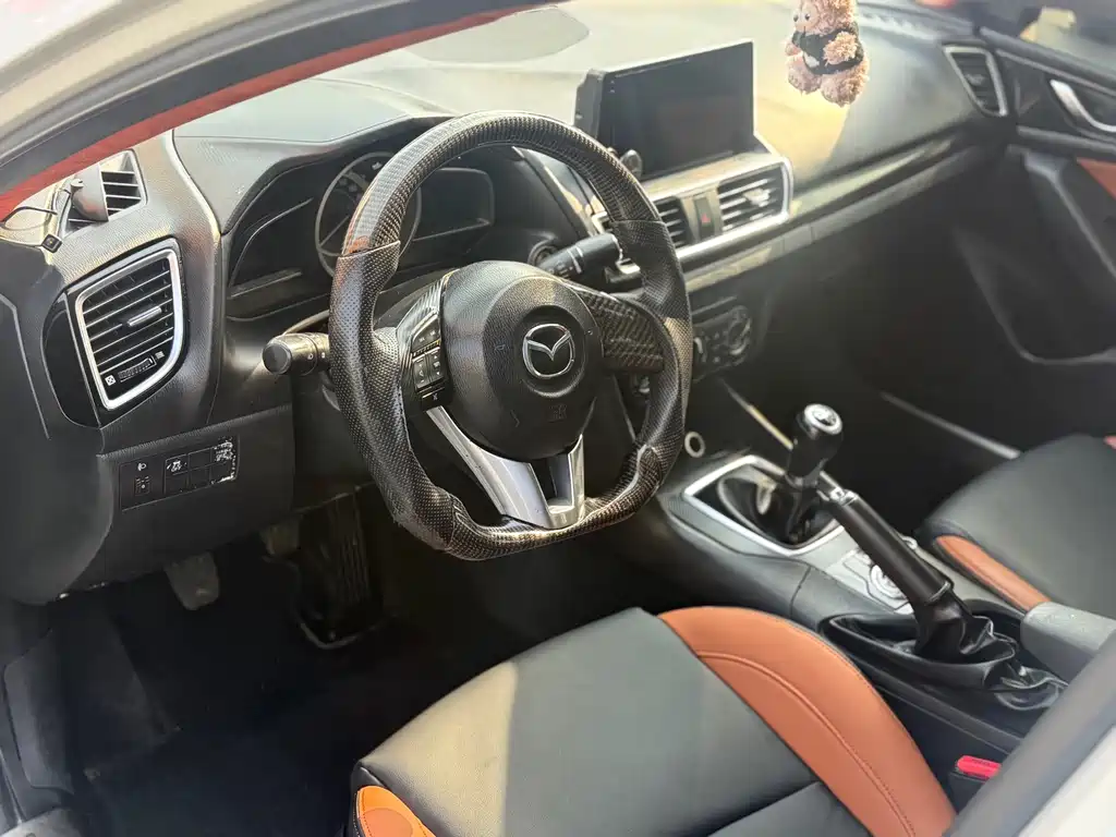Mazda 3 Axela 2016