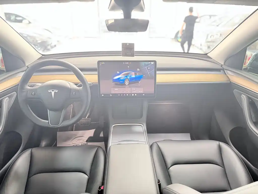Tesla Model Y 2022 — фото 9