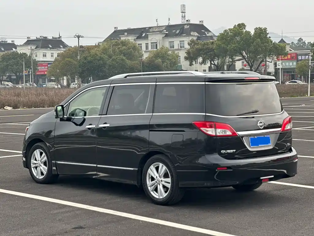 Nissan Quest 2016 — фото 4